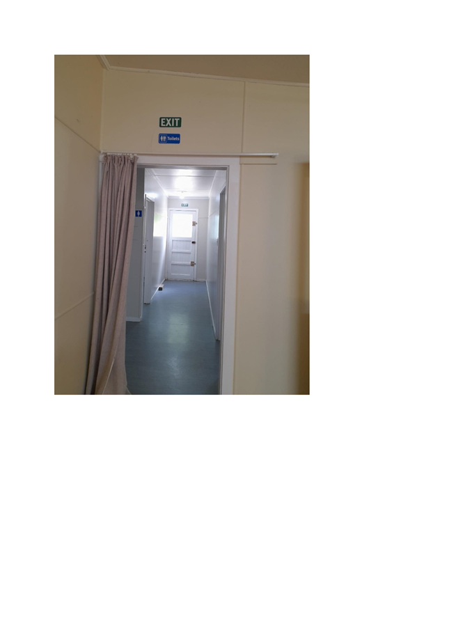 A hallway with a curtain

AI-generated content may be incorrect.